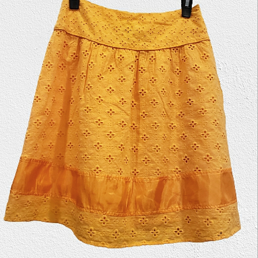 Forever 21 embroidered details skirt